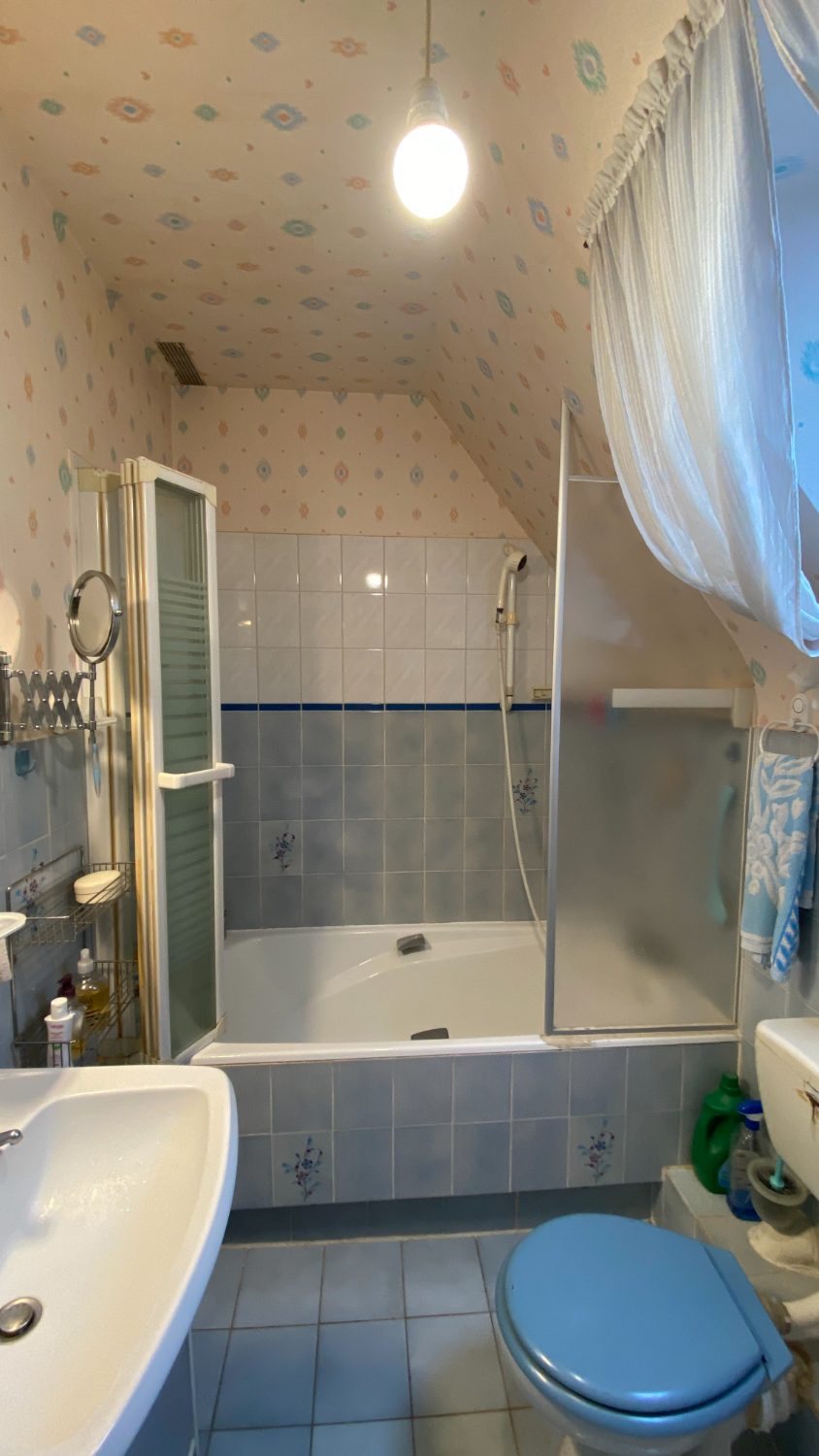 Baignoire et WC d'origine avant travaux